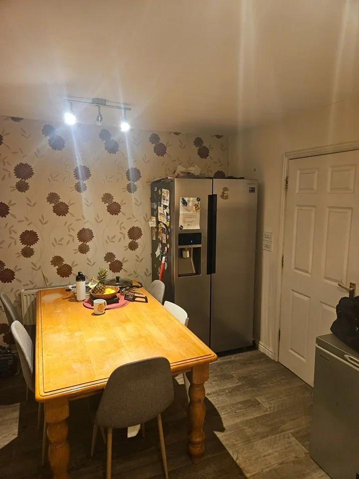 Room Blackthorn Road in Greater London
