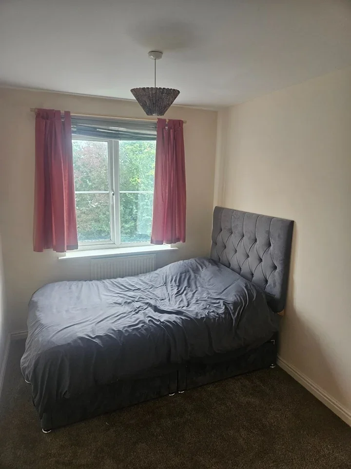 Room Blackthorn Road in Greater London