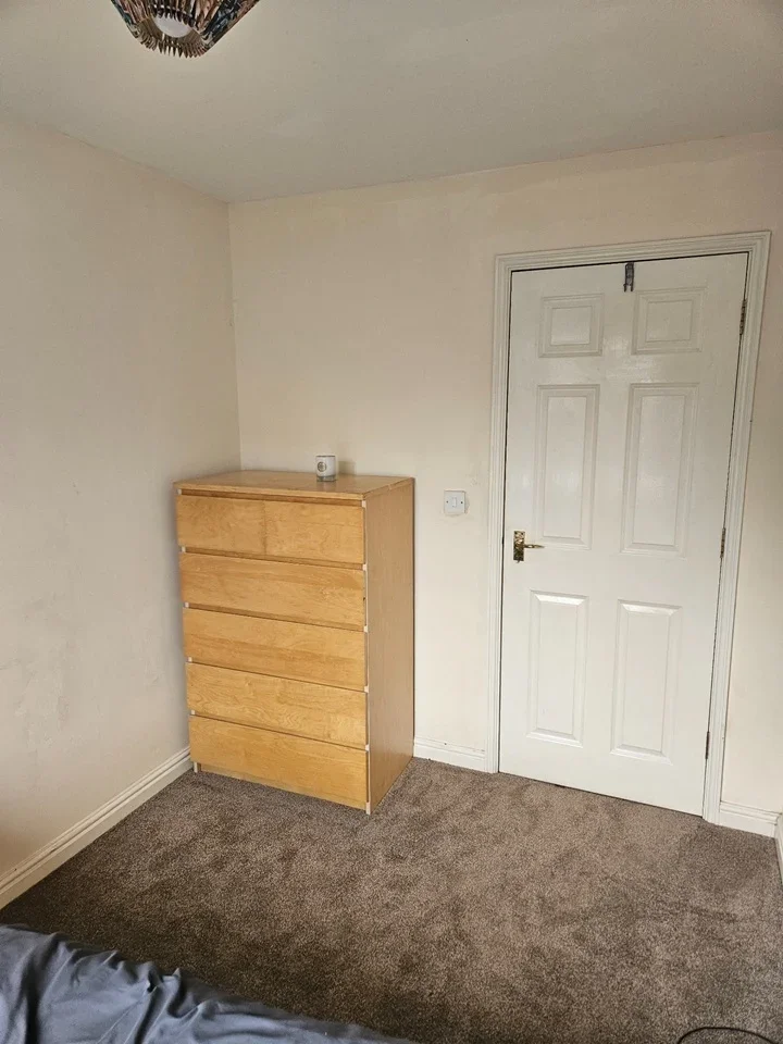 Room Blackthorn Road in Greater London