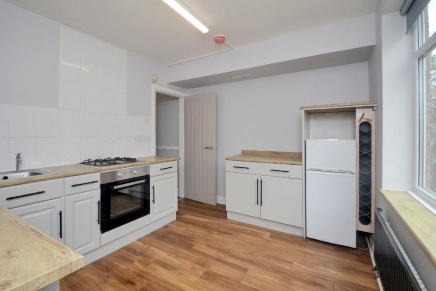 Flat Kingswood Road in Manchester
