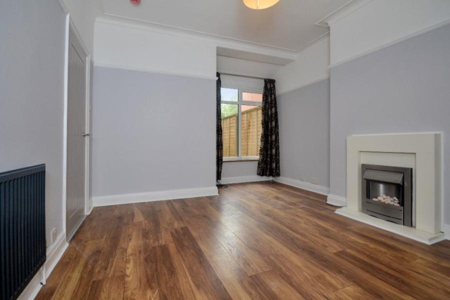 Flat Kingswood Road in Manchester
