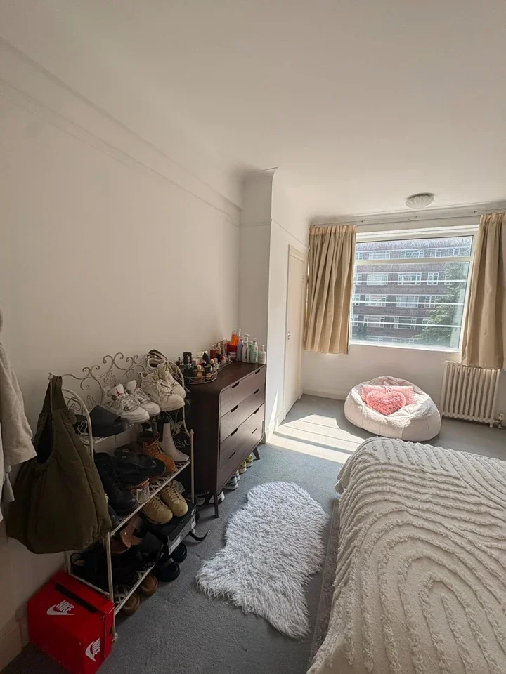 Flat Balham High Road in Greater London