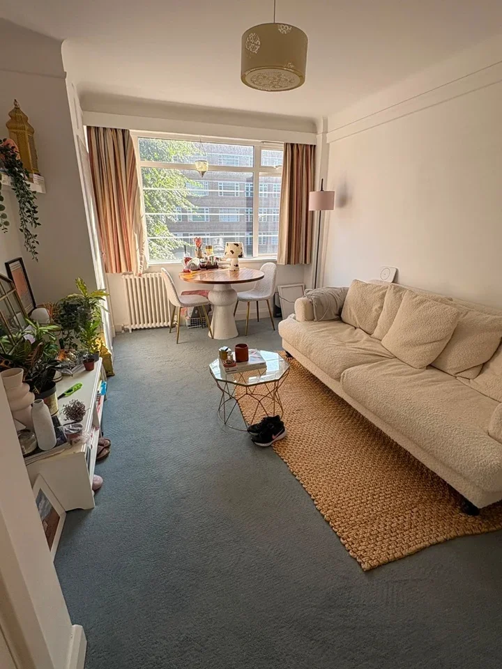Flat Balham High Road in Greater London