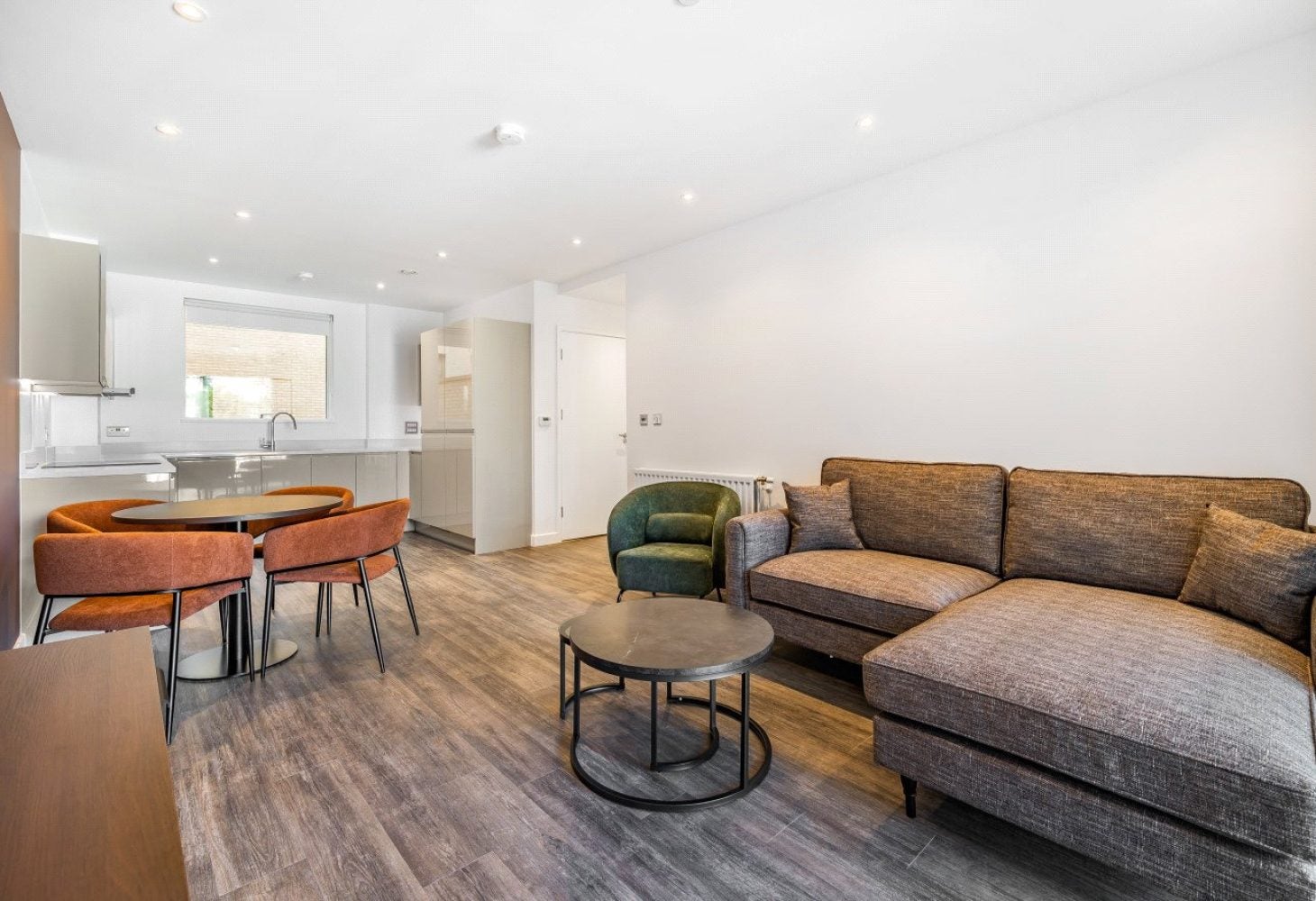 Flat Dawes Street in Greater London