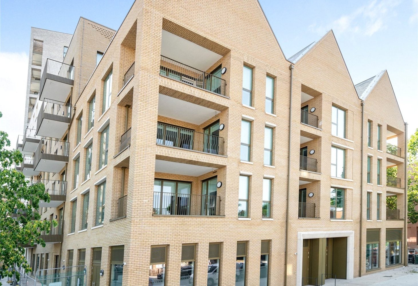 Flat Dawes Street in Greater London