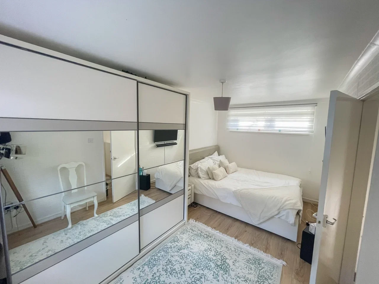 House Belfont Walk in Greater London