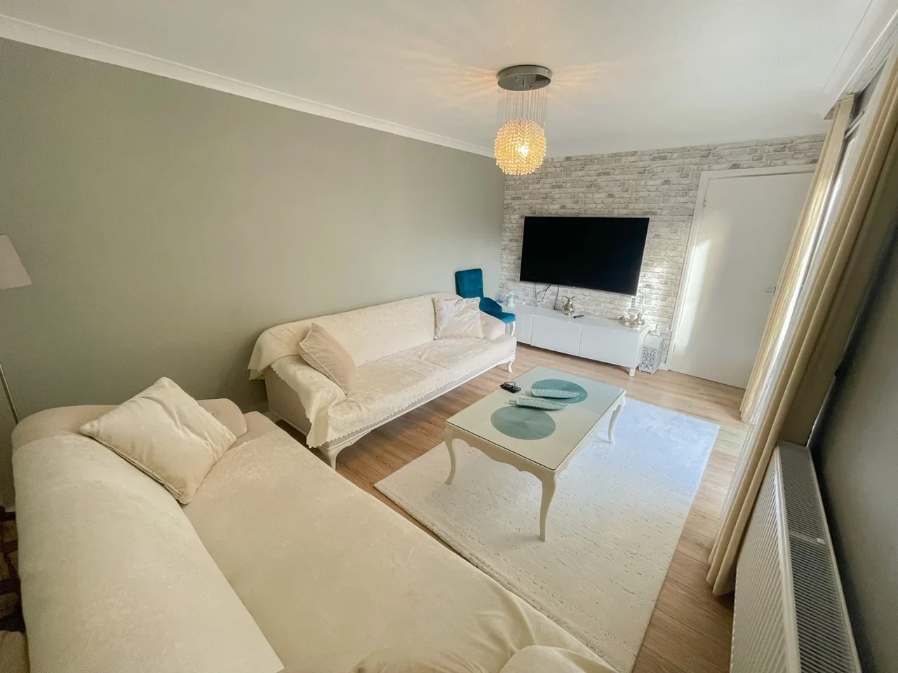 House Belfont Walk in Greater London