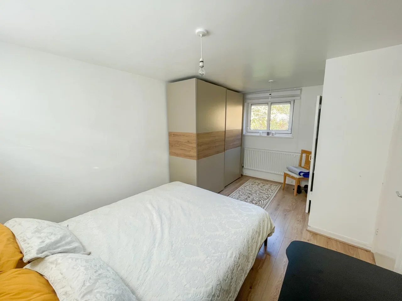House Belfont Walk in Greater London