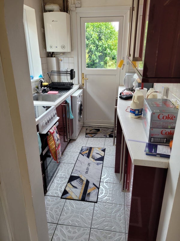 Room Gascoigne Road in Greater London