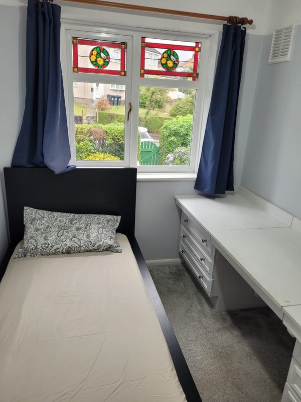 Room Gascoigne Road in Greater London