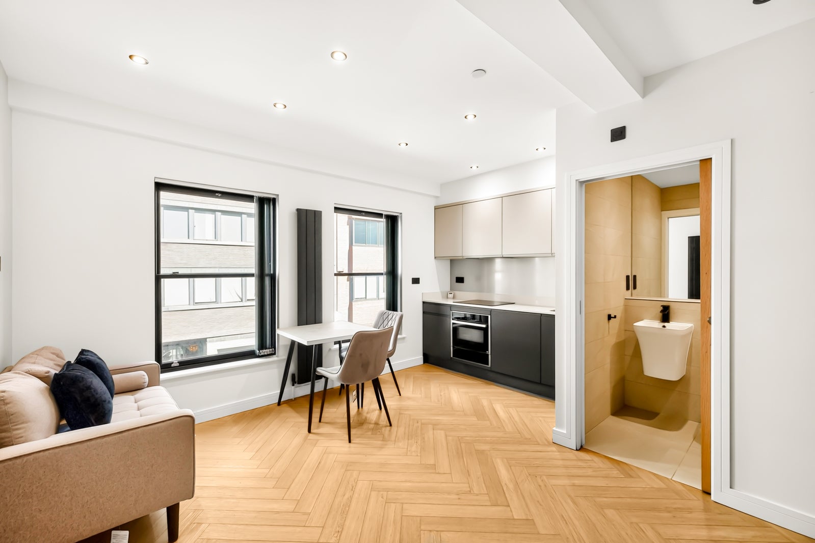 Flat Long Lane in City of London