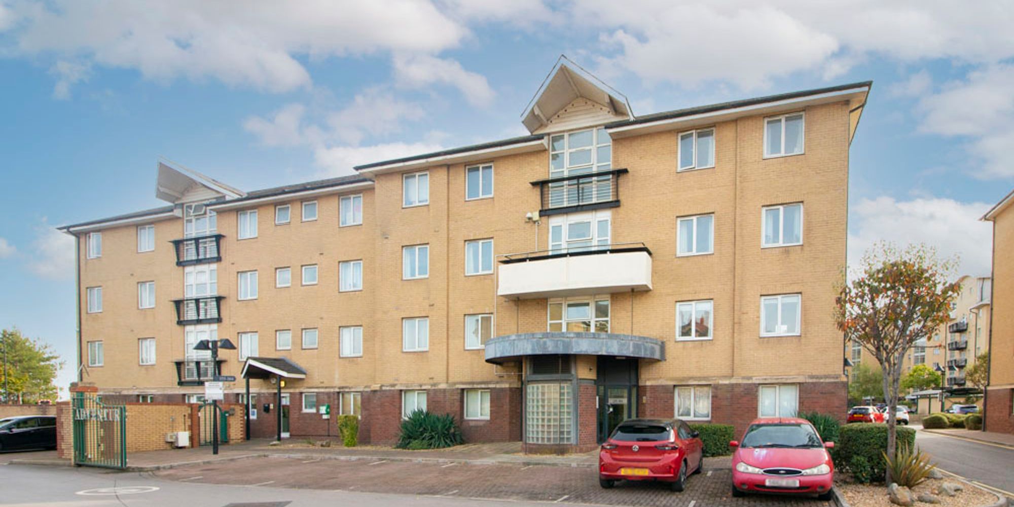 Flat Adventurers Quay in Cardiff