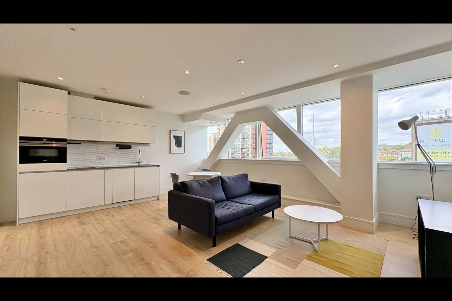 Flat Olympic Way in Greater London