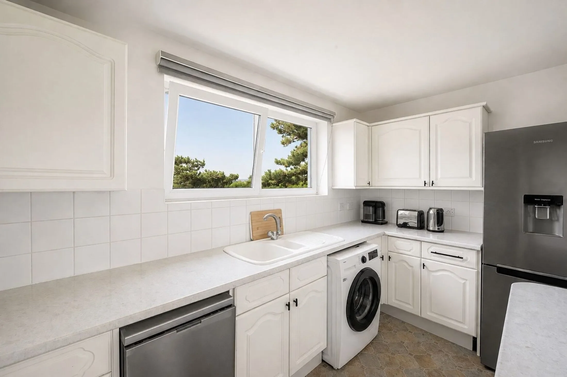 Flat Craigmore Tower in Woking