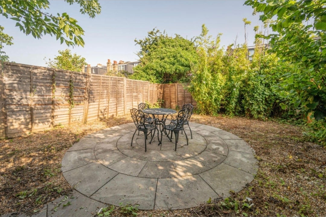 Flat Cambray Road in Greater London