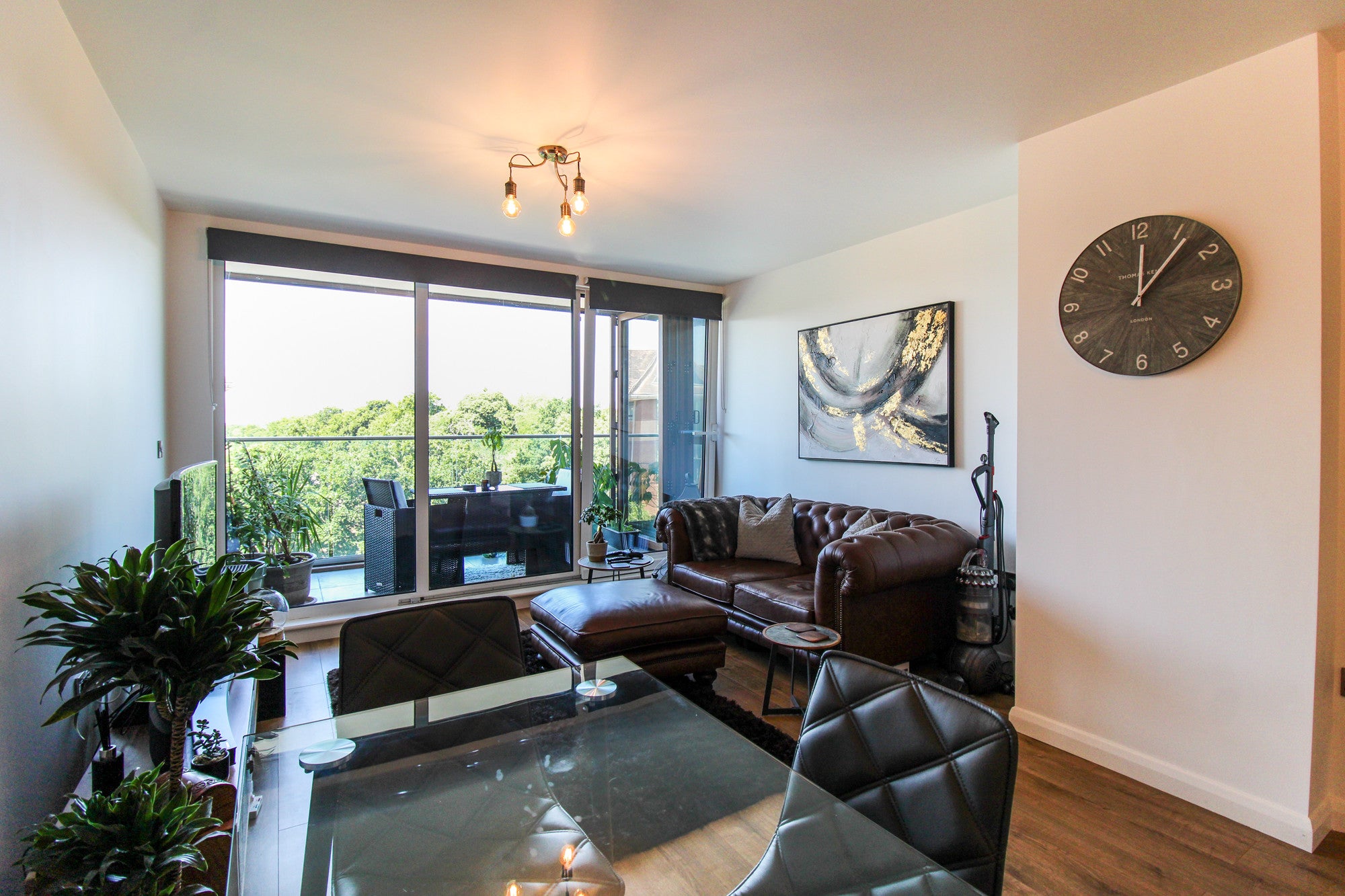 Flat Jubilee Hall Road in Rushmoor
