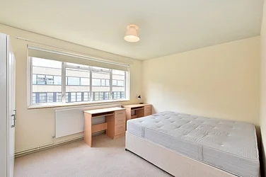 Flat Peterborough Road in Greater London