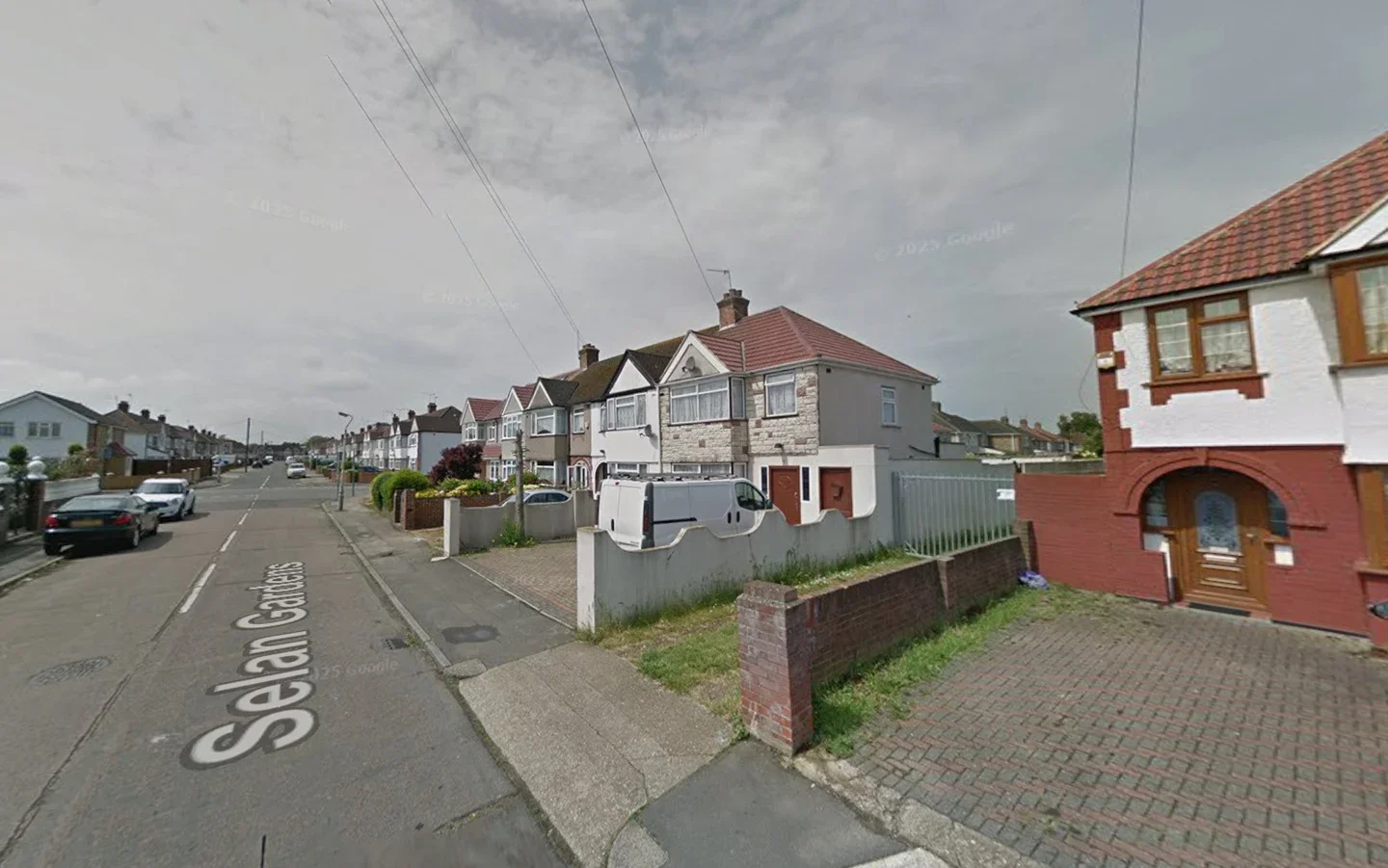 Flat Selan Gardens in Greater London