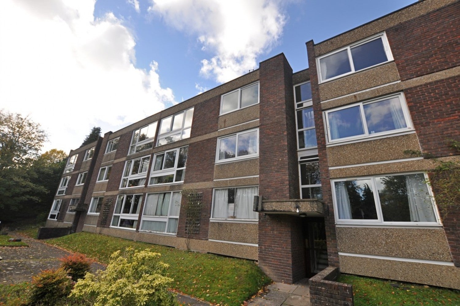 Flat Dunedin Drive in Caterham Valley