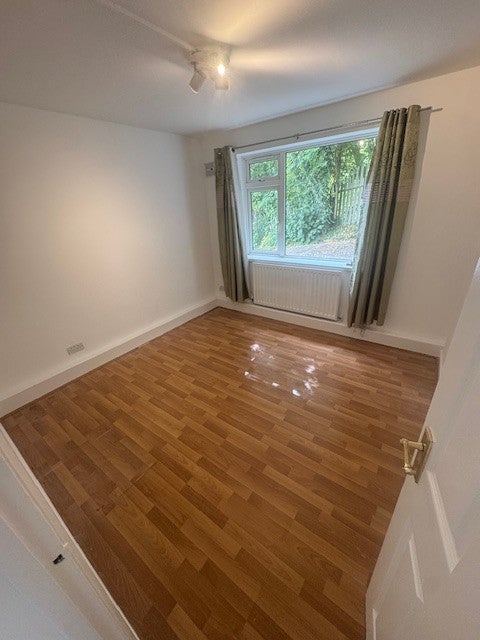 Flat Richmond Court in Luton