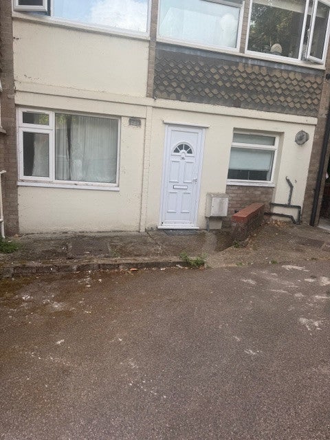Flat Richmond Court in Luton