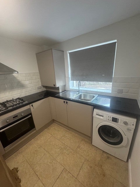 Flat Richmond Court in Luton