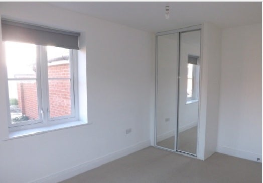 Flat Houghton Avenue in Winchester