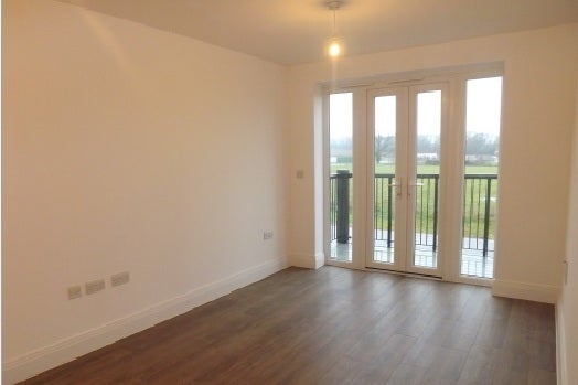 Flat Houghton Avenue in Winchester