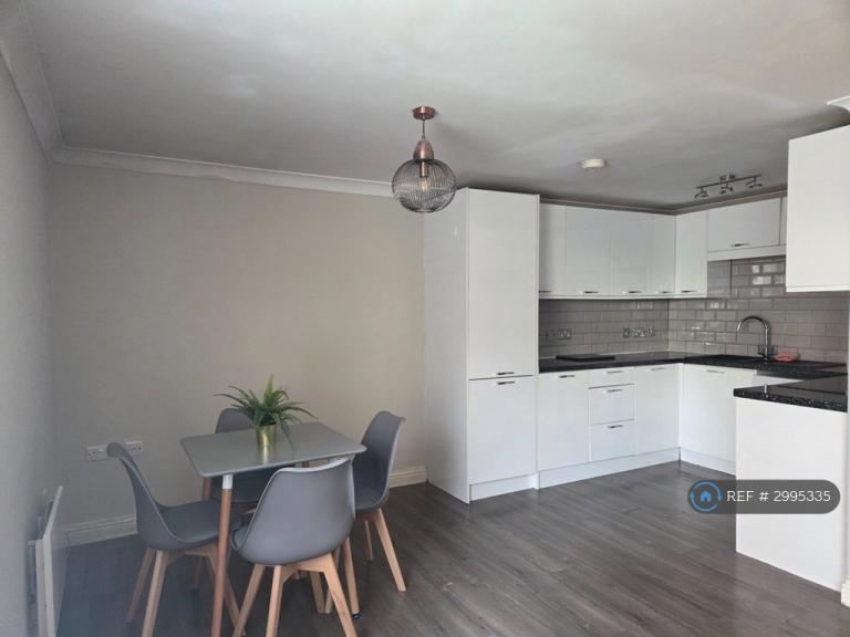 Flat Marbeck Close in Blunsdon St Andrew