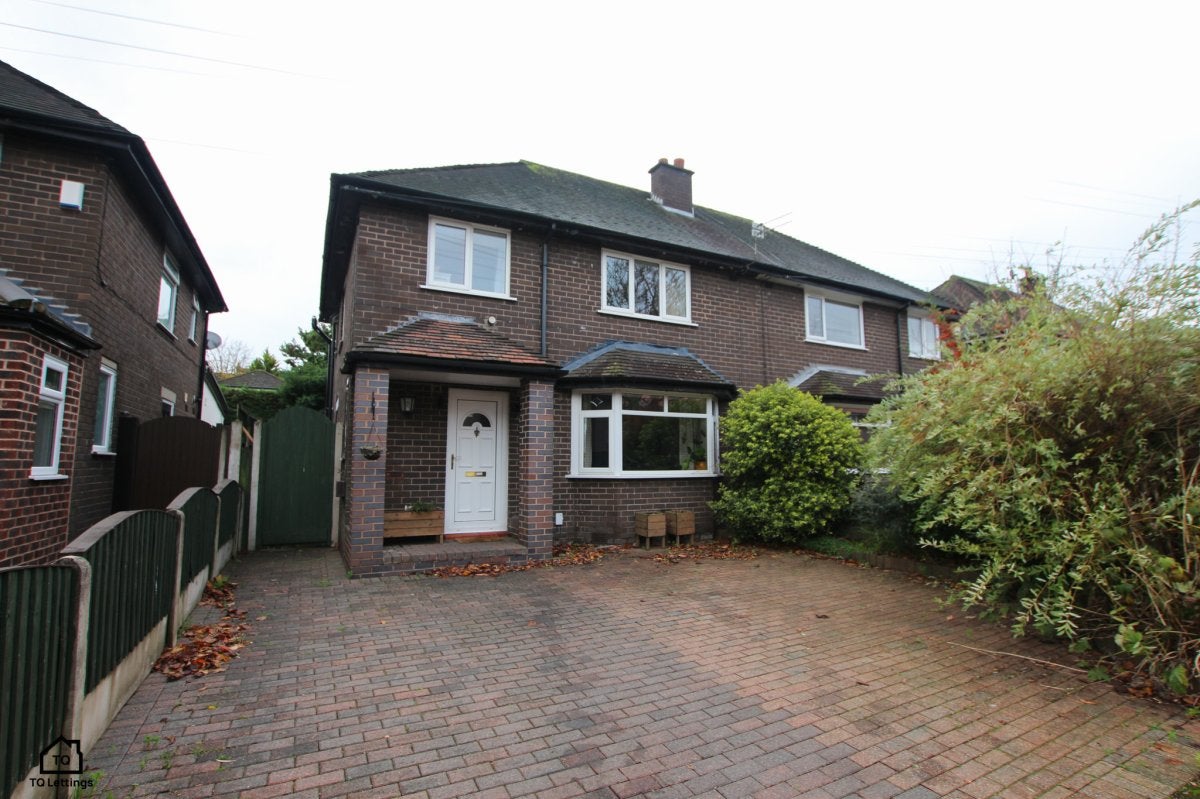 House Old Meadow Lane in Trafford