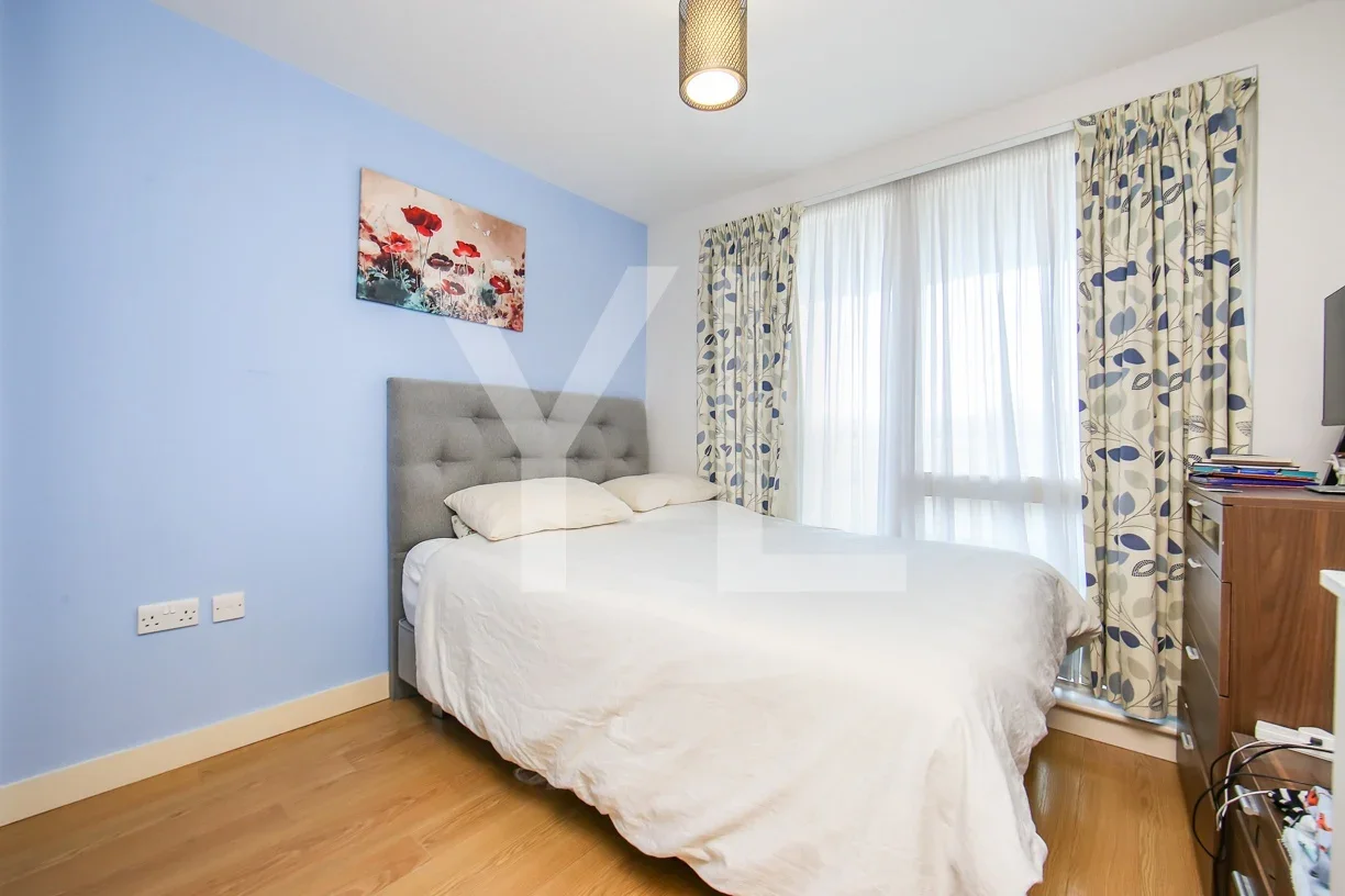 Flat Conington Road in Greater London