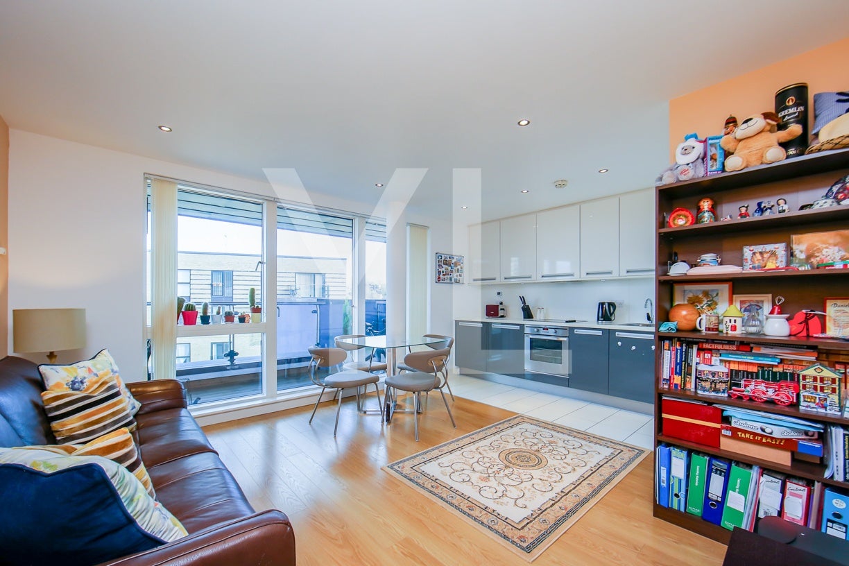 Flat Conington Road in Greater London