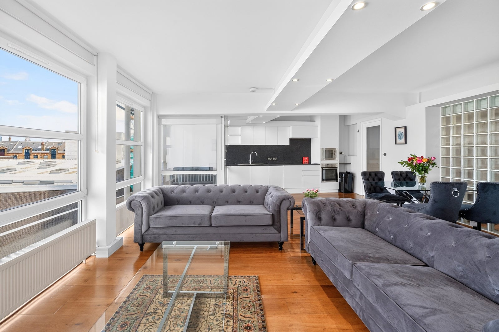 Flat Royal Oak Yard in Greater London