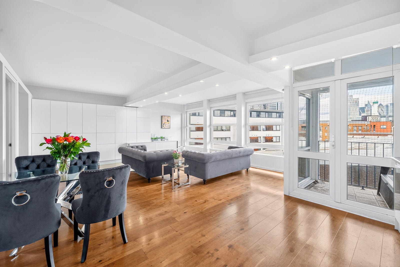 Flat Royal Oak Yard in Greater London
