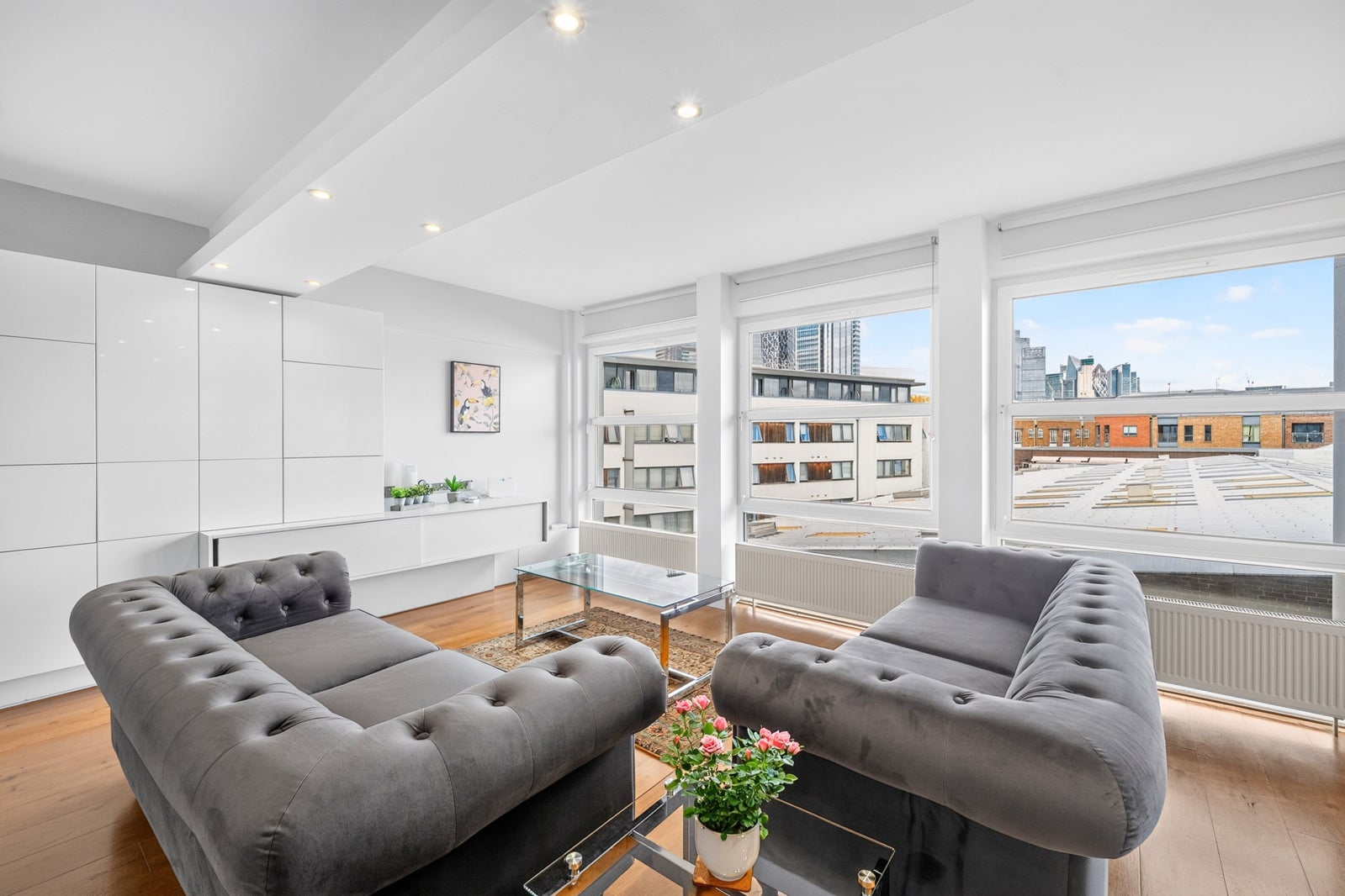 Flat Royal Oak Yard in Greater London