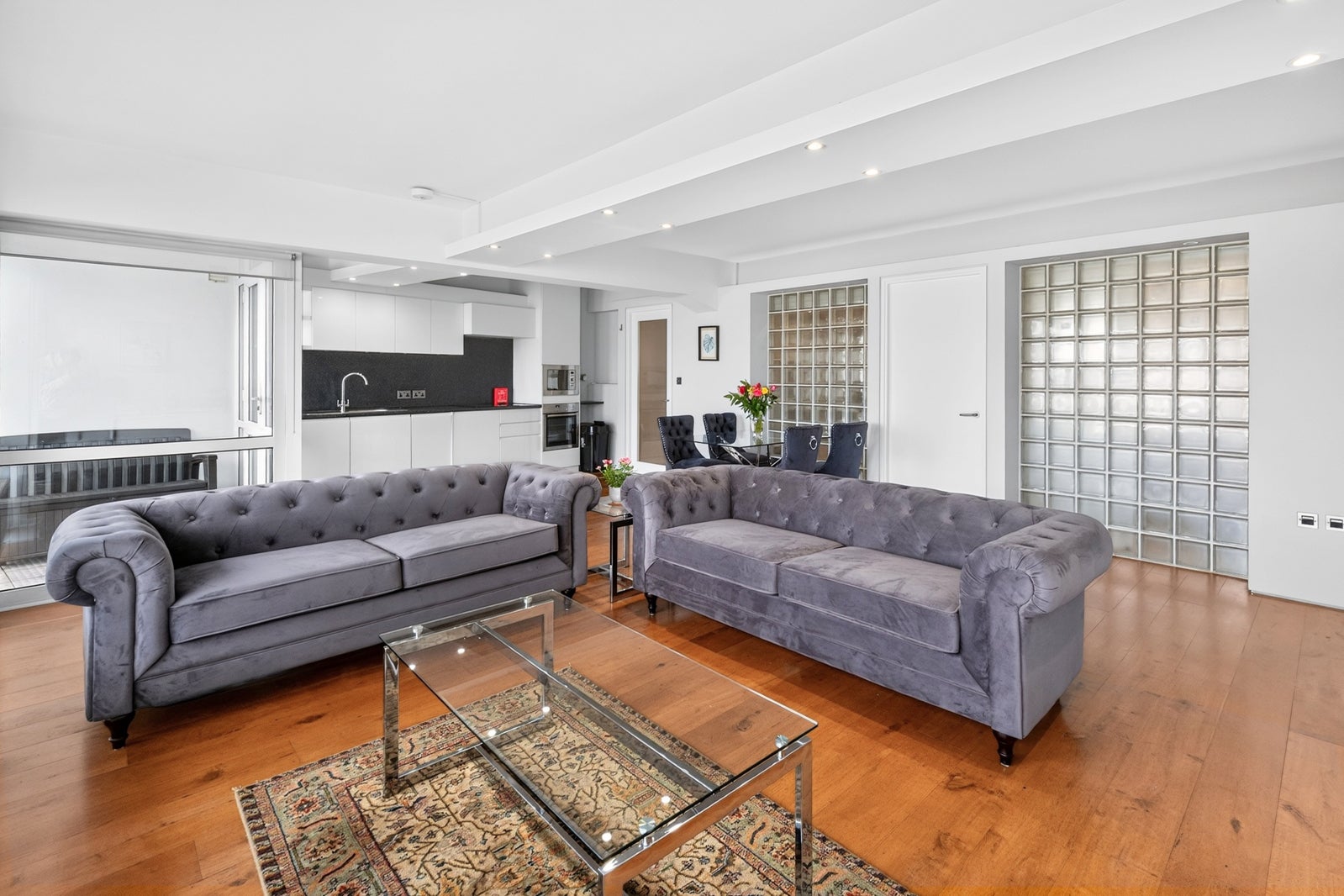 Flat Royal Oak Yard in Greater London
