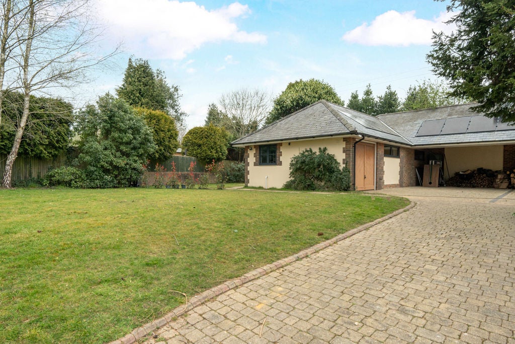 House Hewshott Lane in East Hampshire