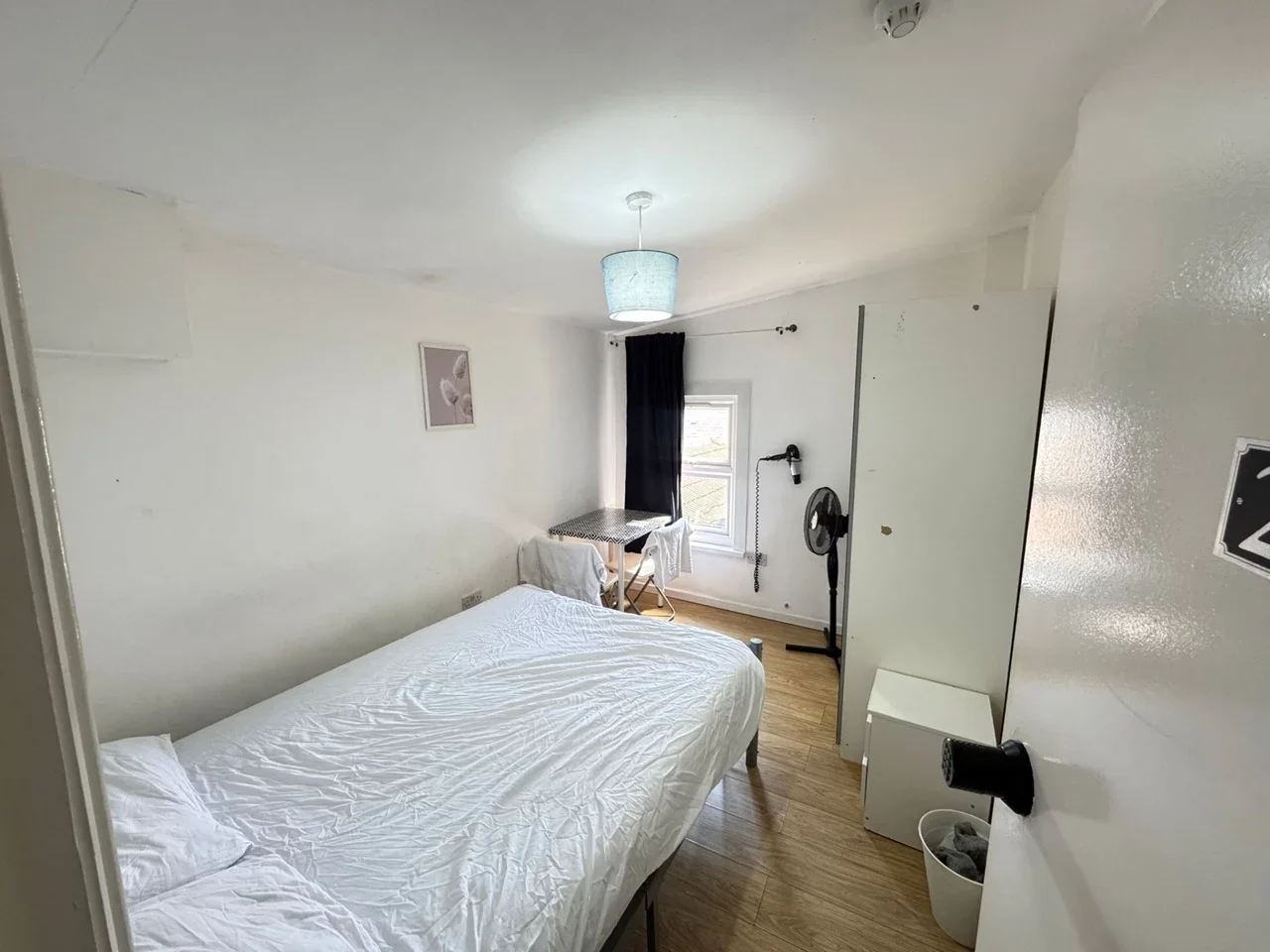 Room Burdett Road in Greater London