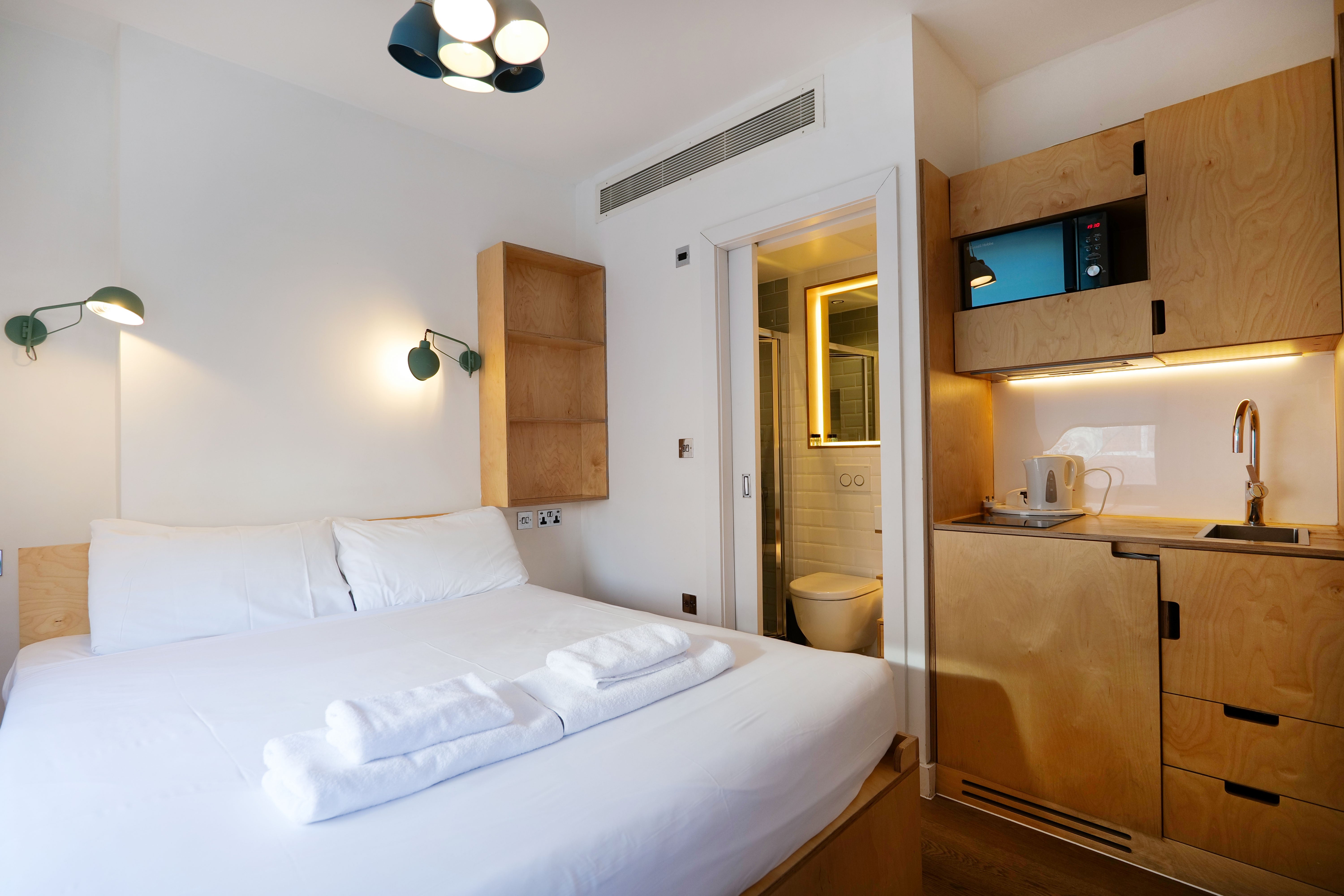 Flat Philbeach Gardens in Greater London
