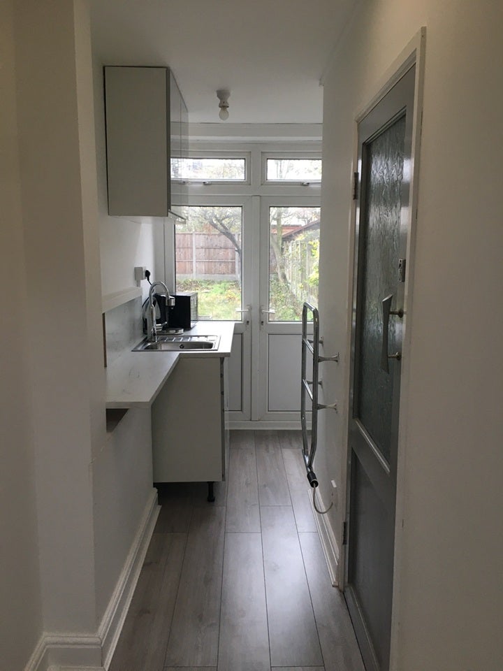 Flat Ainslie Wood Road in Greater London
