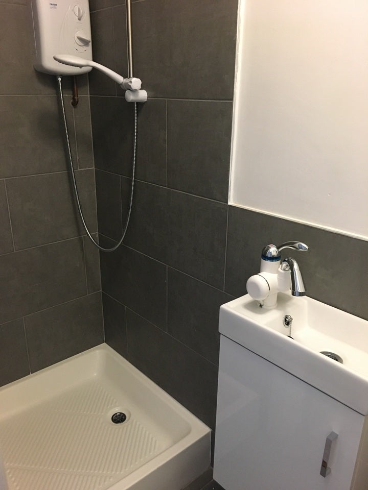 Flat Ainslie Wood Road in Greater London