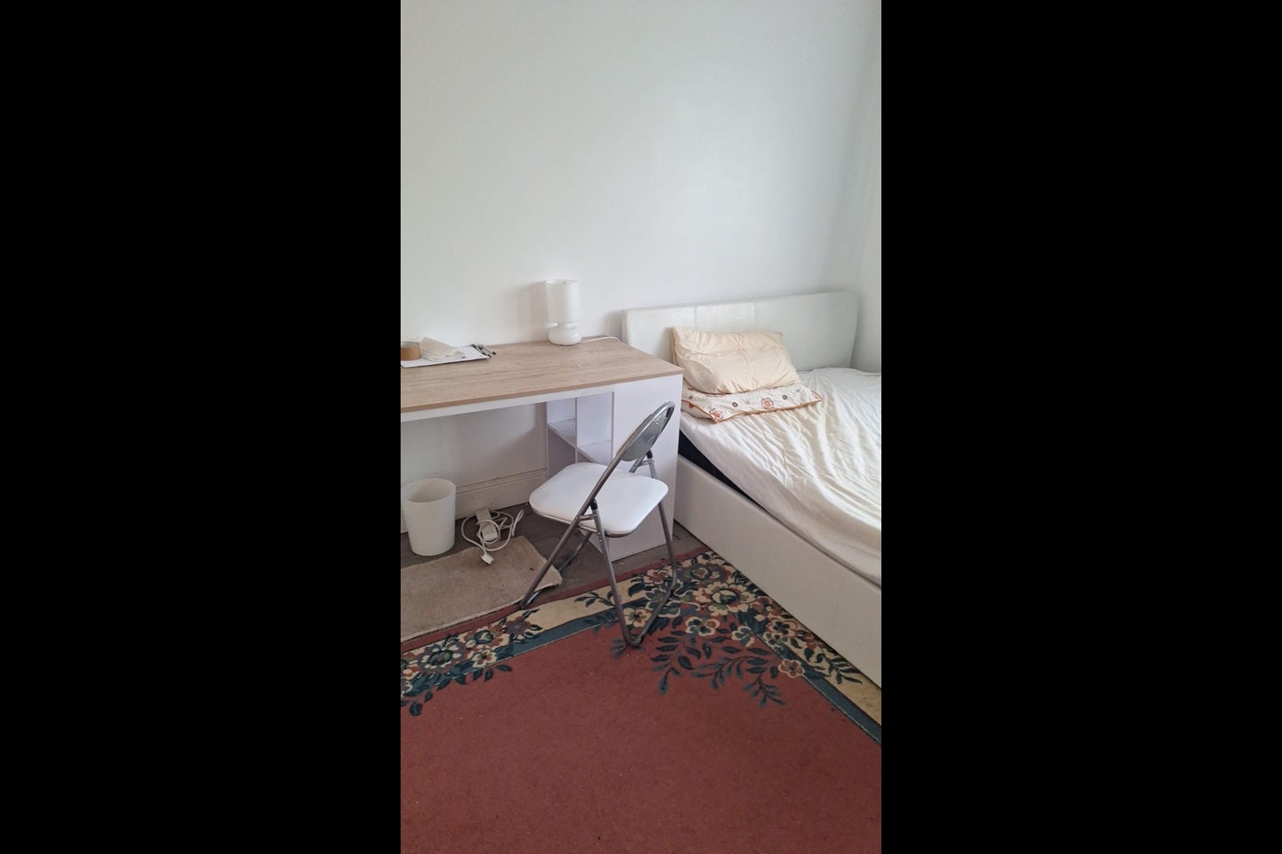 Room Tamworth Lane in Greater London