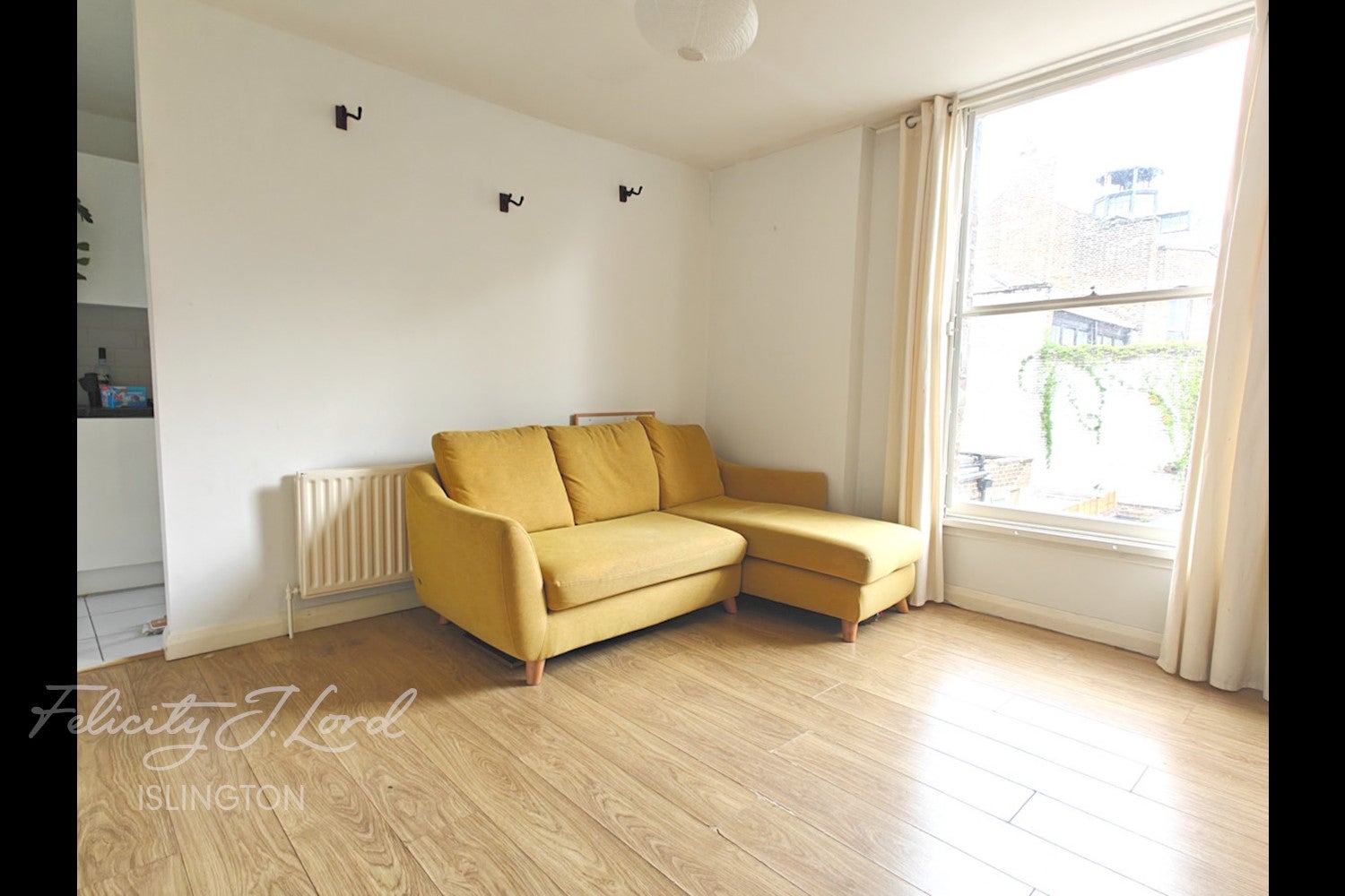 Flat Caledonian Road in Greater London