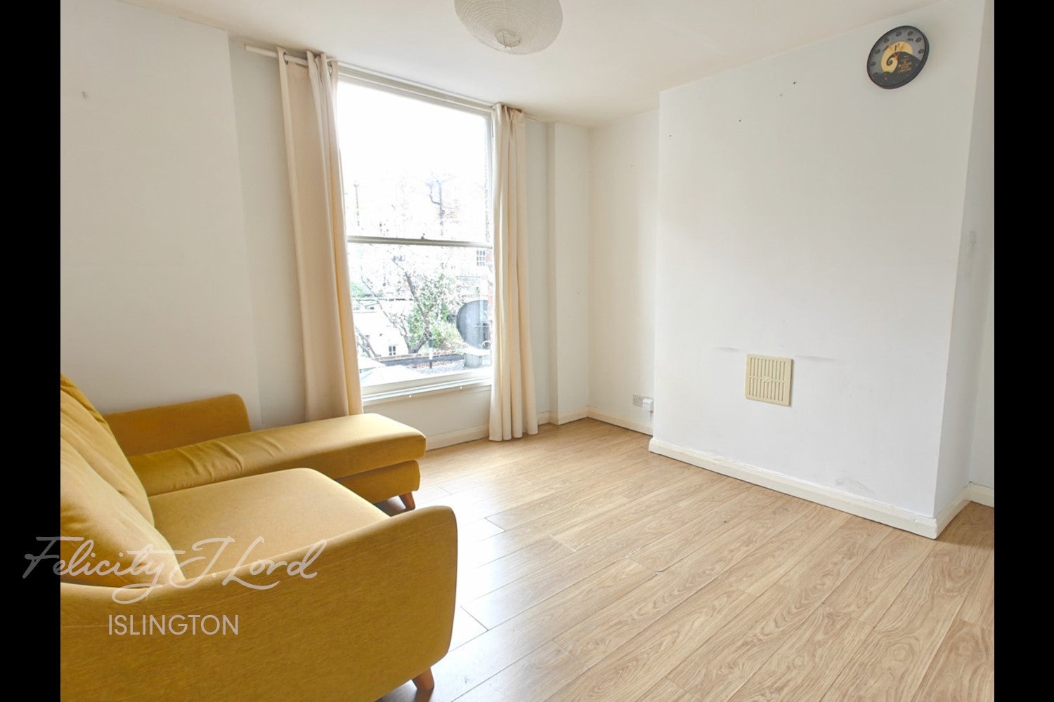 Flat Caledonian Road in Greater London
