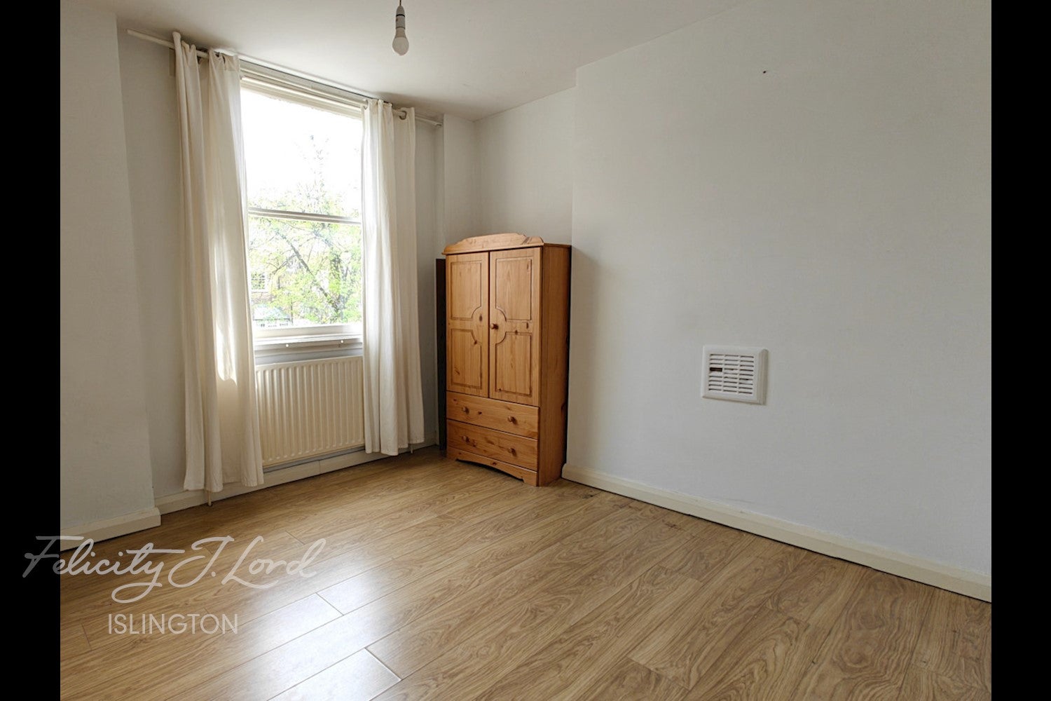 Flat Caledonian Road in Greater London