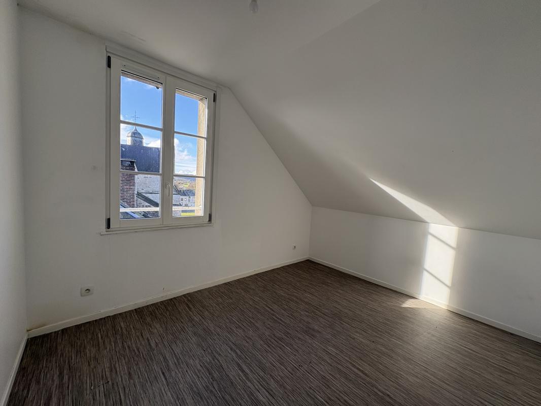 Flat Rue Cécilia Gazanière in Launois-sur-Vence