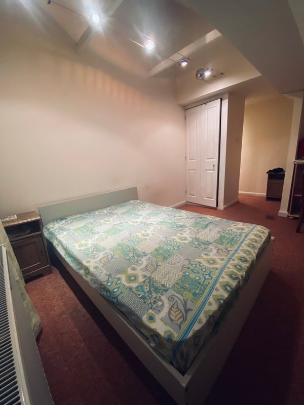 Room Avon Path in Greater London