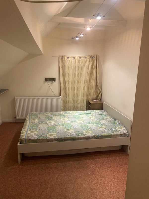 Room Avon Path in Greater London