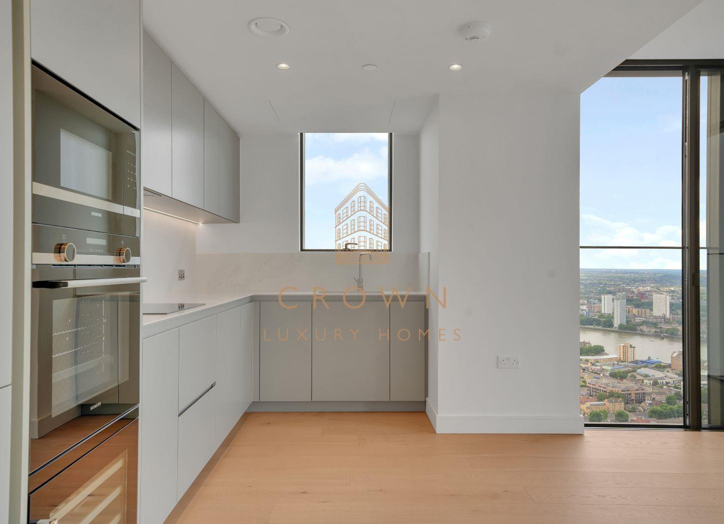 Flat South Quay Square in Greater London