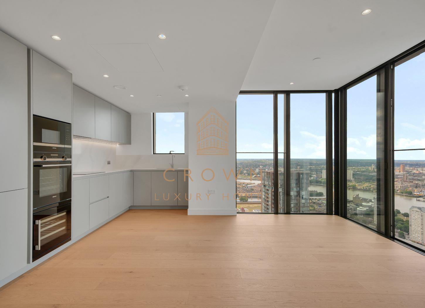 Flat South Quay Square in Greater London